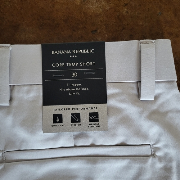 Banana Republic Core Temp Shorts. Light Gray color. 30" waist, 7" inseam - Picture 5 of 7